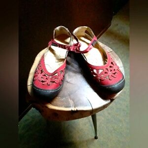 NWOT  9.5M Women's J-41 Jeep red floral strap shoes rugged all terrains tread